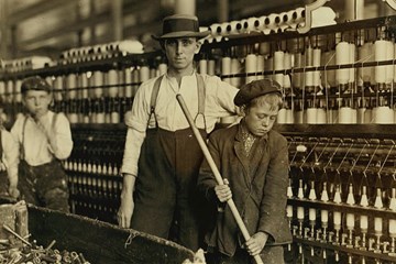 Image of factory workers. Courtesy of U.S. Library of Congress.